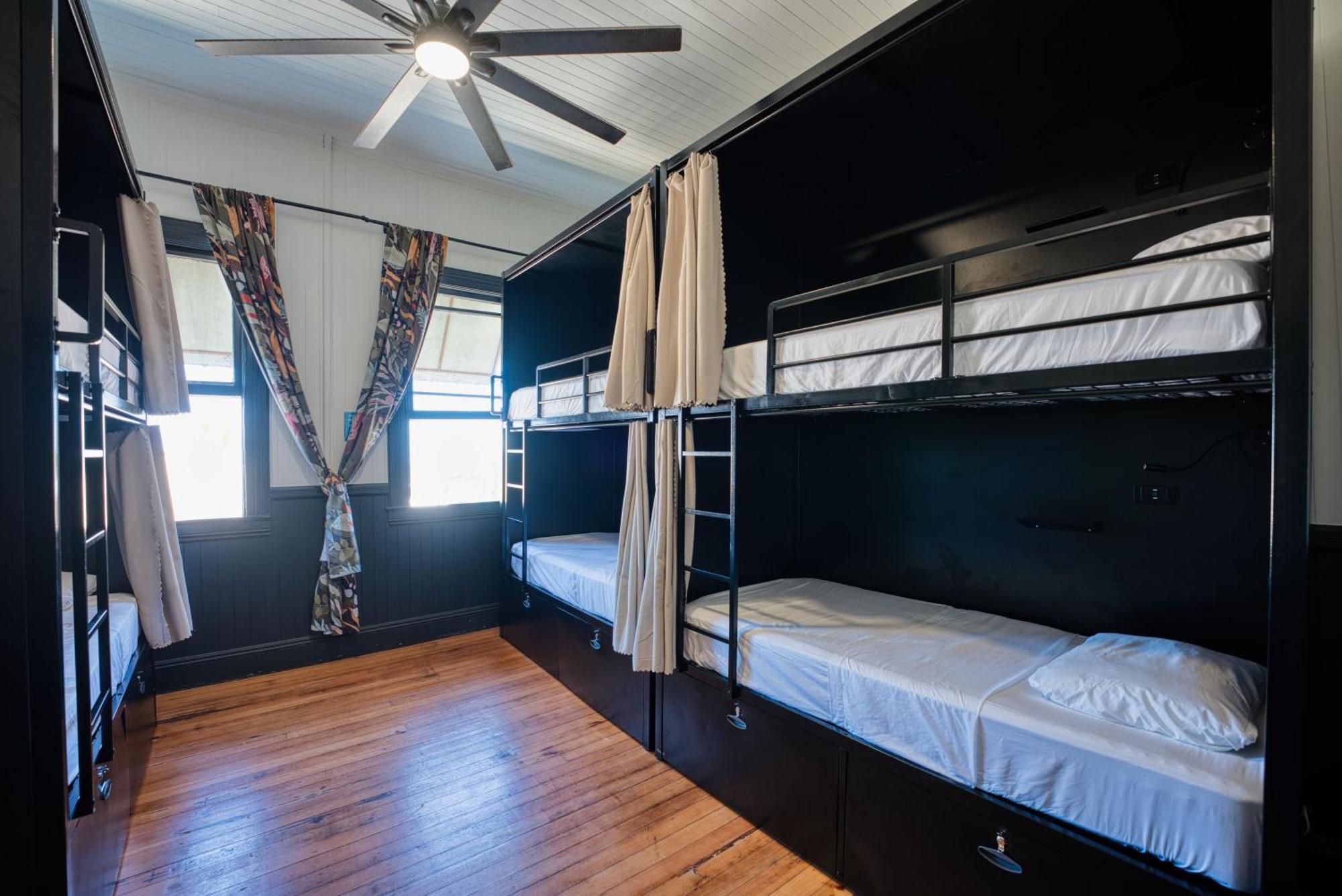 Howzit Hostels Hawaii Hilo Exteriör bild
